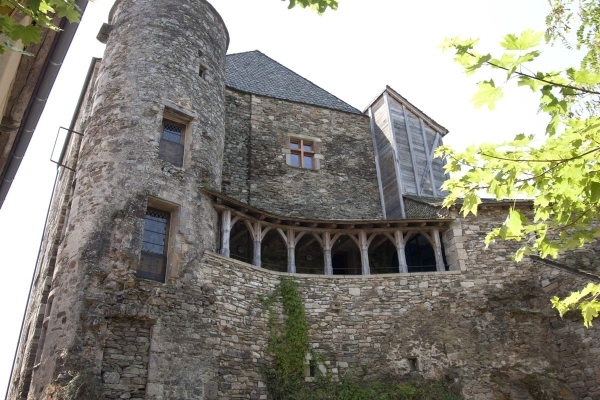 Huis met gallerij in Najac aan de Aveyron in Frankrijk