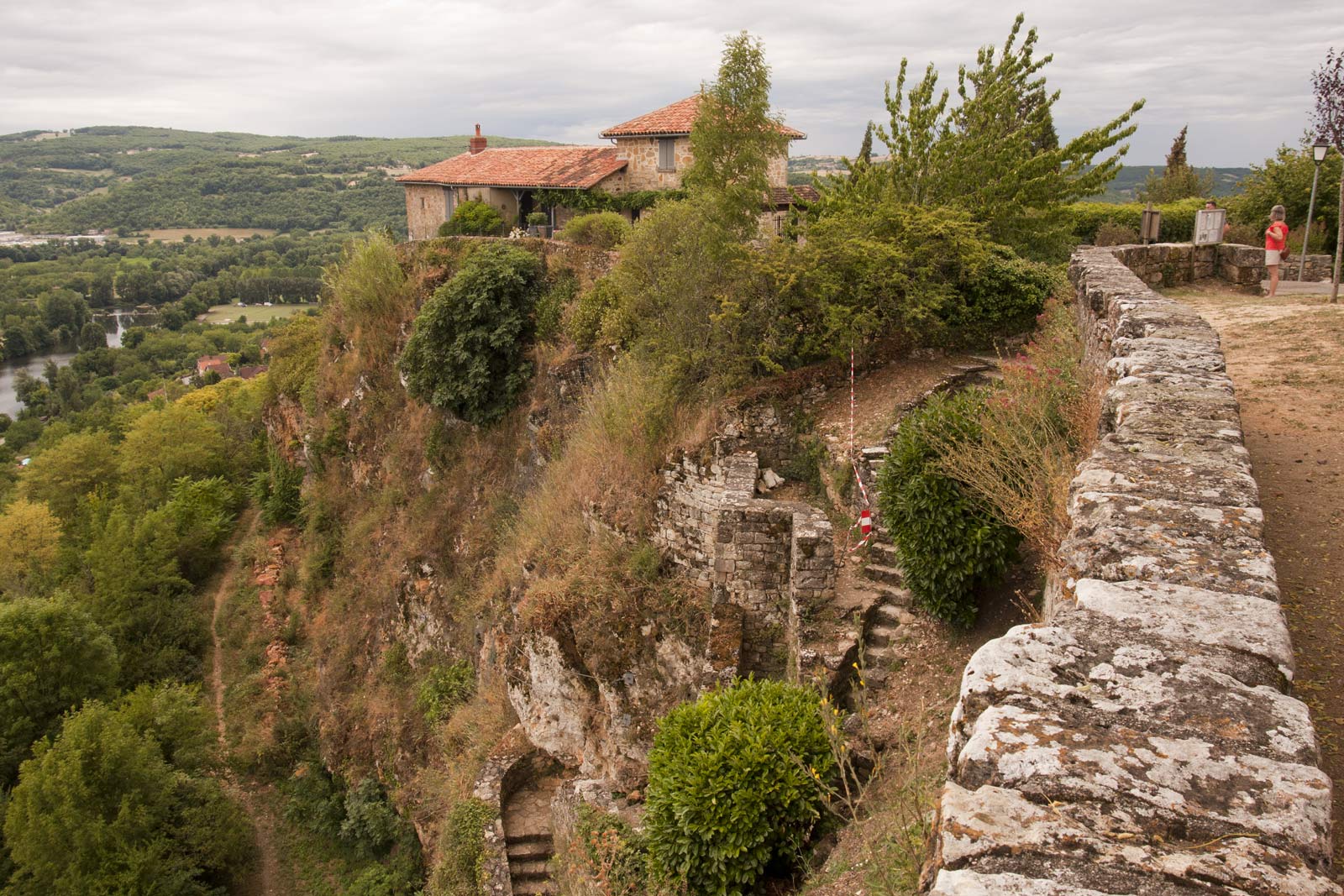 Trappen naar de Romeinse waterbron in Capdenac in Frankrijk