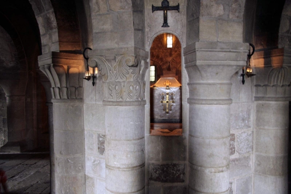 De reliekhouder van Benedictus in de crypte van de kerk in Saint-Bernoît-sur-Loire