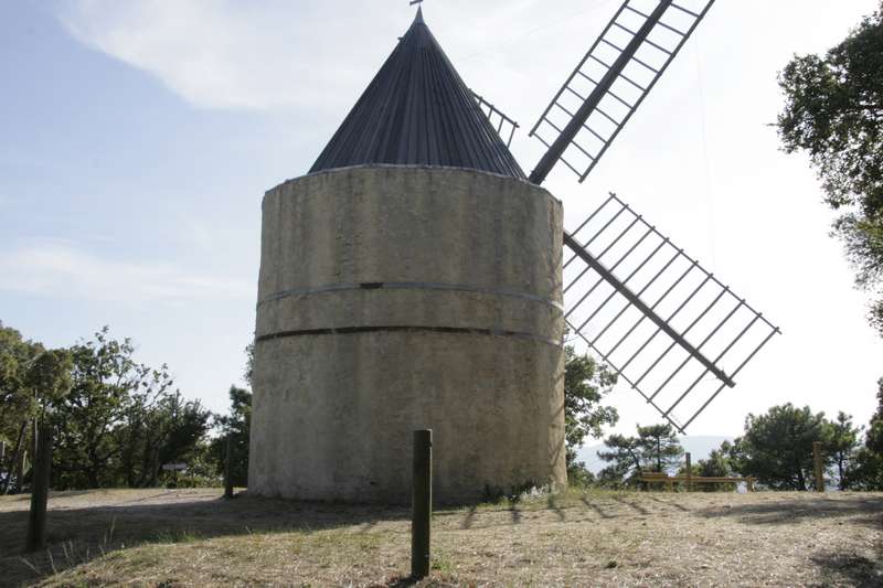 cote-dazur-dorp-gassin-molen