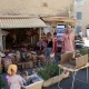 Winkeltje in het dorpje Gordes in de Provence, Frankrijk