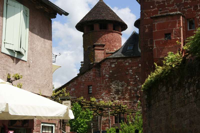 Collonges-la-Rouge-doorkijkje-restaurant