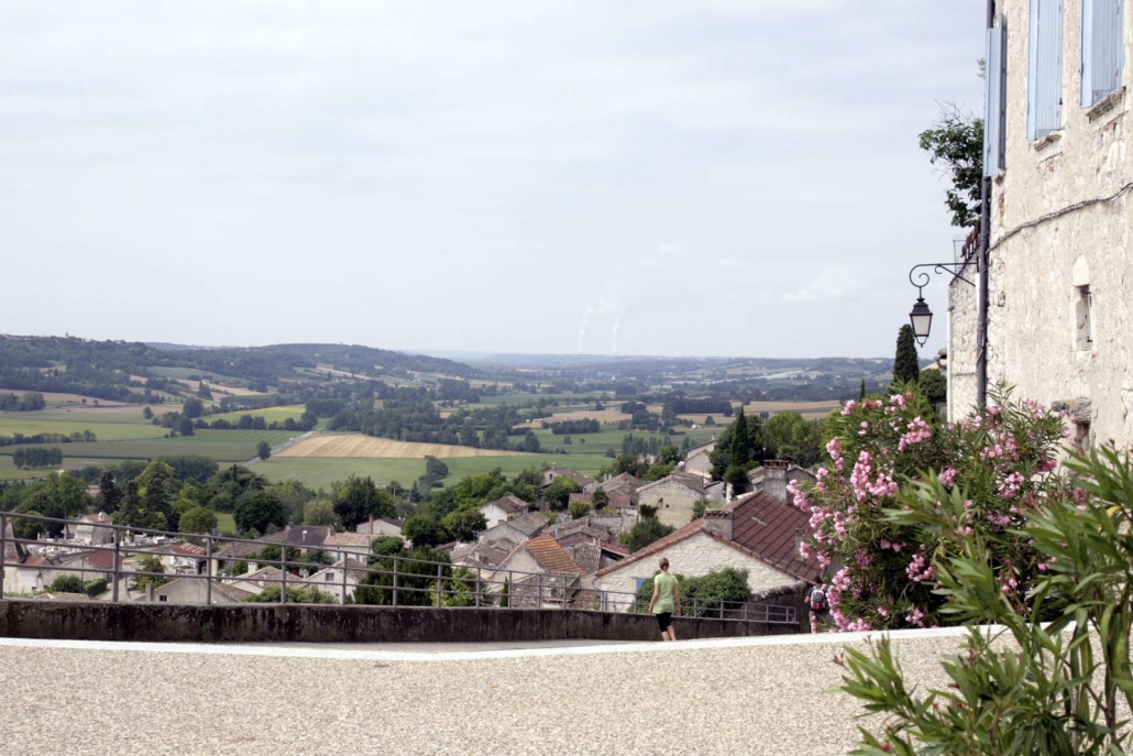 Uitzicht over het landschap in Lauzerte in Frankrijk
