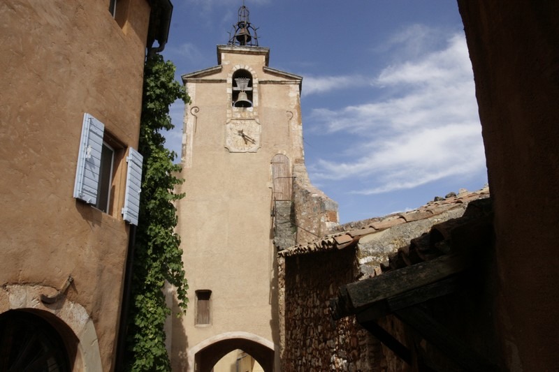 Roussillon-provence-straatje-kerk