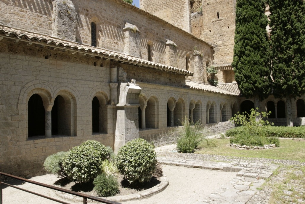 Saint-Guilhem-le-Désert-klooster-abdij-kloostergang