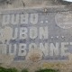 Oude reclame op huis in het dorp Lautrec in Frankrijk
