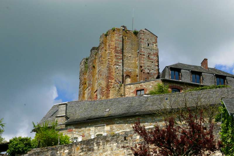 turenne-mooi-dorp-perigord-kasteel-toren