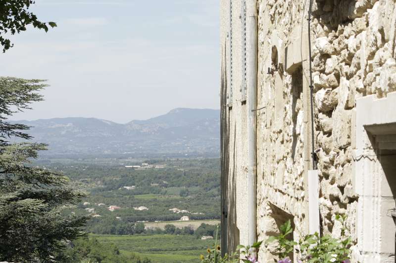 venasque-vaucluse-dorp-frankrijk-uitzicht