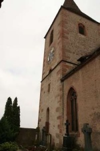 Kerktoren van het kerkje in Hunawihr in de Elzas, Frankrijk