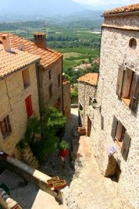 Uitzicht uit het dorp Eus in de Pyreneeën