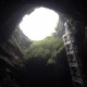 De schacht van de grot van Padirac in Frankrijk bij de Dordogne