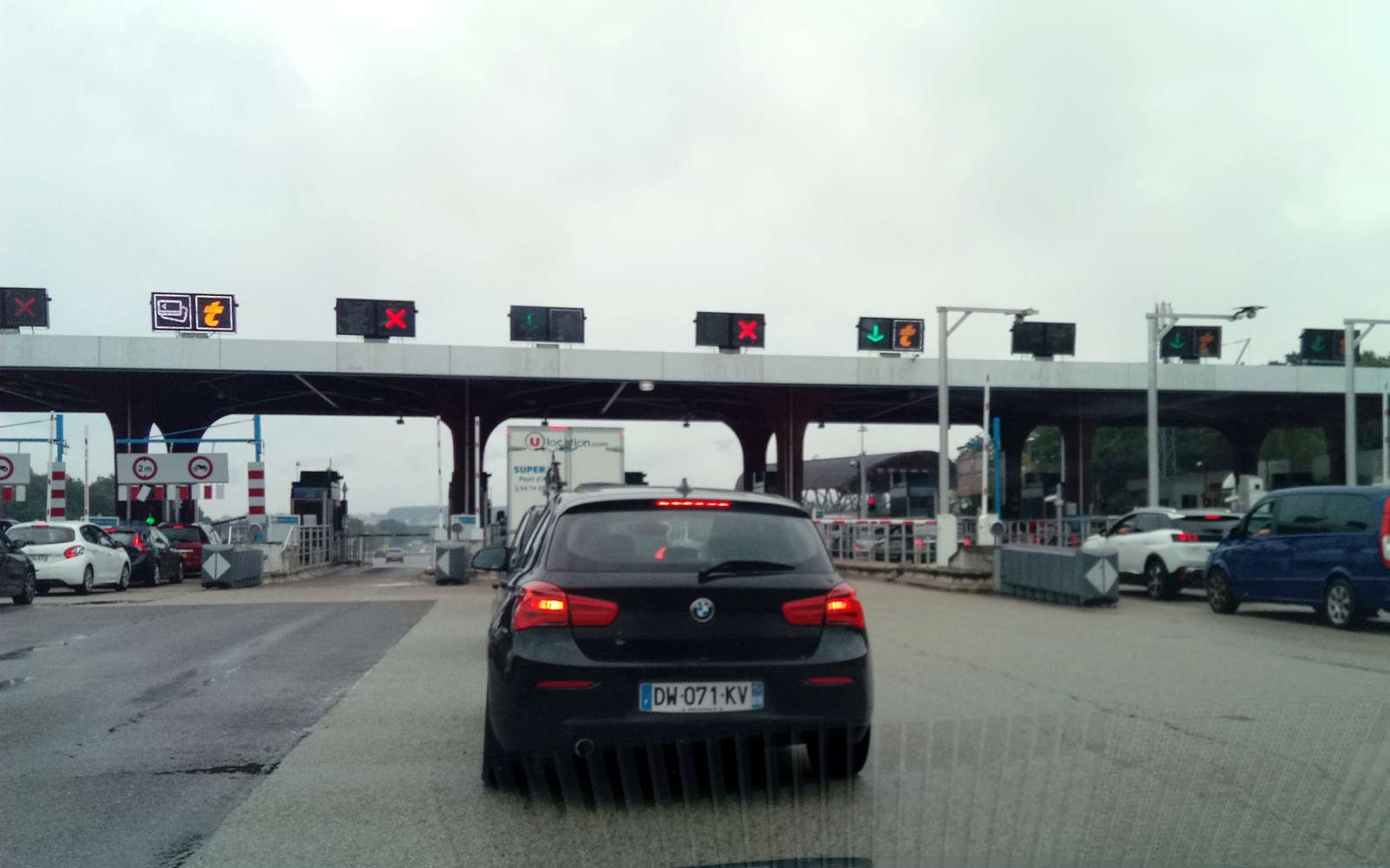Tolpoort op de autosnelweg in Frankrijk