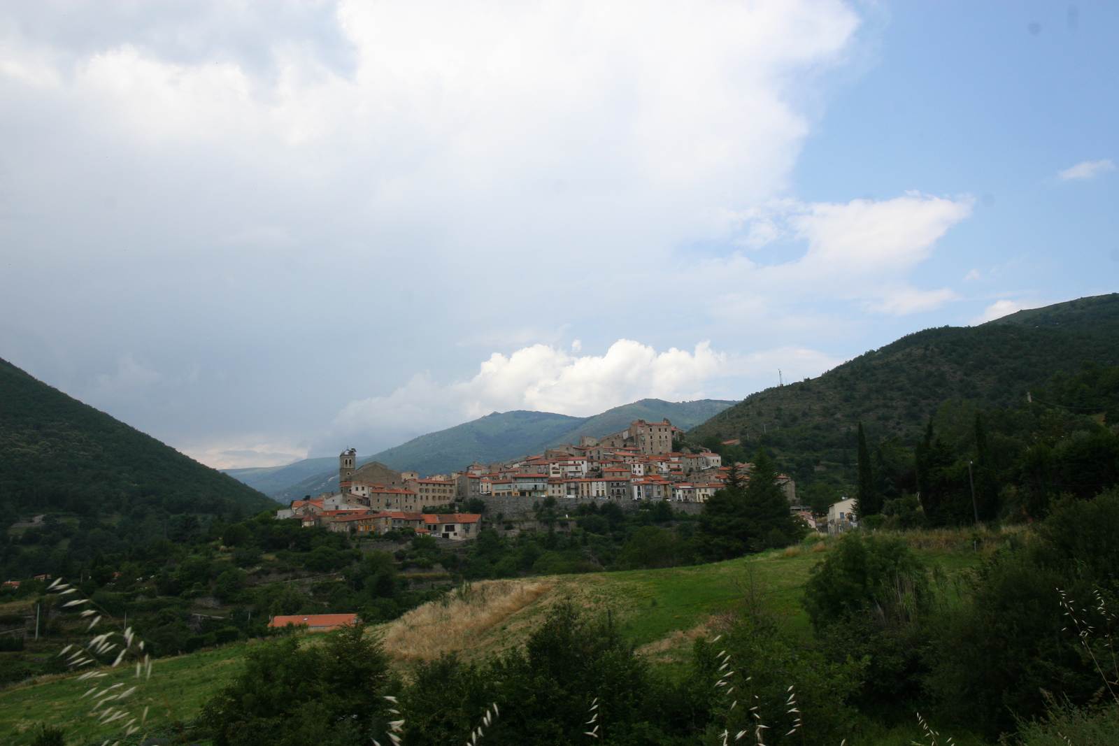 Het dorp Mosset in het Franse deel van Catalonië