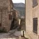 Pleintje met pomp in het dorp Cirque-de-Navacelles in Frankrijk