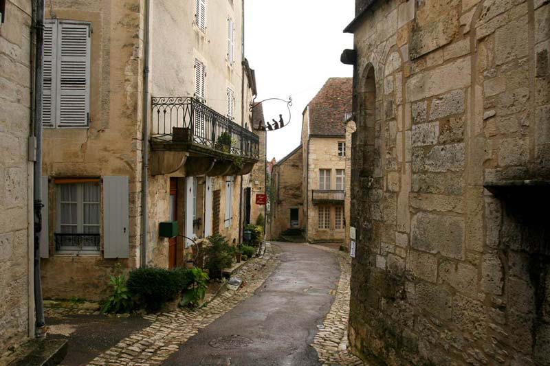 Straatje in het dorp Flavigny sur Ozerain in Bourgondië