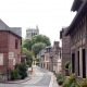Straatje inhet dorp Le-Bec-Hellouin in Normandie
