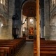 De binnenkant van de Sint Nicolaaskerk in Barfleur, Normandie, Frankrijk