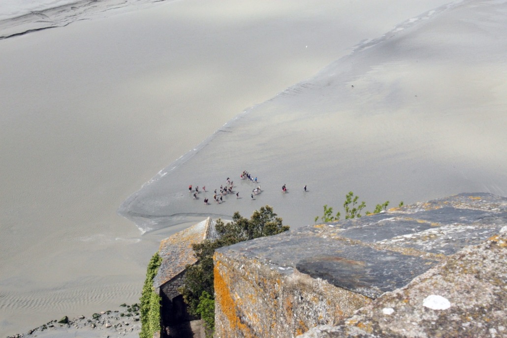 Wadlopers bij de Mont Saint Michel in Normandië, Frankrijk