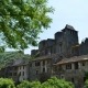 Het dorp Brousse-le-Château in de Aveyron