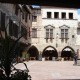 Castelnau-de-Montmiral-dorp-tarn-frankrijk-doorkijkje-plein-met-put2