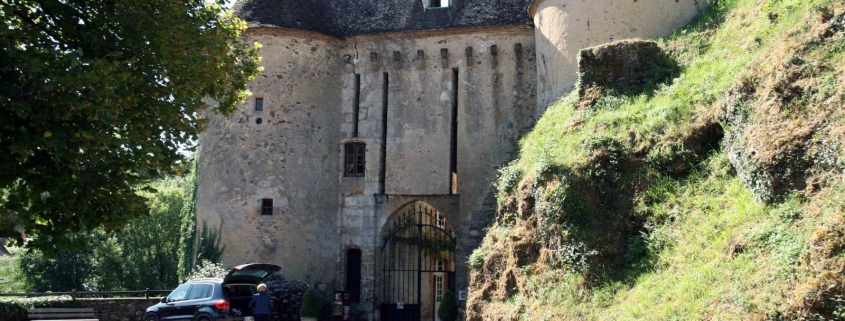 De poort van het kasteel in Gargilesse-Dampierre een dorpje in de Limosuin Frankrijk