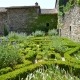 De Middeleeuwse tuin in Pérouges bij Lyon, Frankrijk