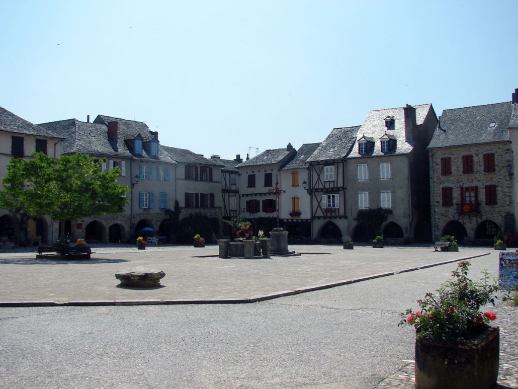 Plein in Sauveterre-de-Rouergue in de Aveyron