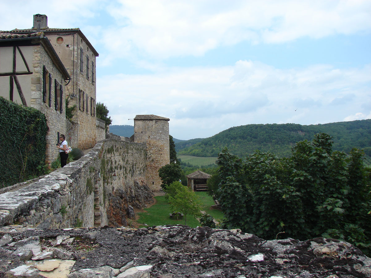 Muur om het dorp Puycelsi