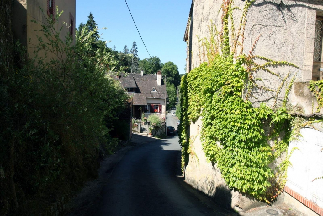 Straatje in het mooie dorpje Gargilesse-Dampierre in de Limousin Frankrijk