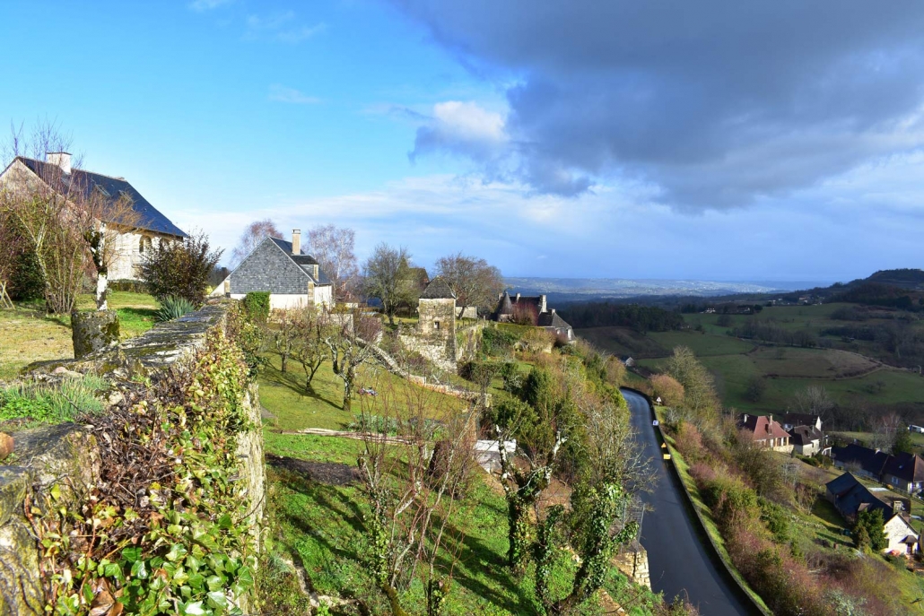 Uitzicht van het dorp Saint Robert in de Limousin, Frankrijk