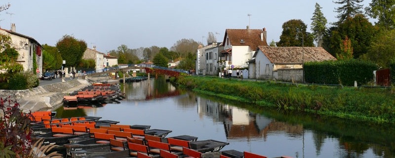 coulon-Deux-Sèvres-dorp-frankrijk-cc-dynamosquito