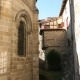 De buitenkant van het koor van het kerkje in Blesle in Frankrijk