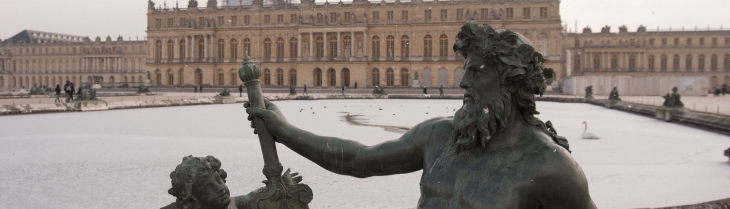 Het beeld Rhône op het terras in de tuin van het paleis van Versailles