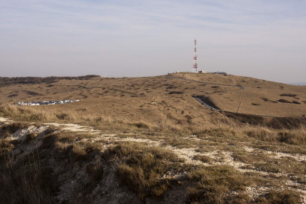 Uitzendmast bij Cap Blanc Nez met bomkraters