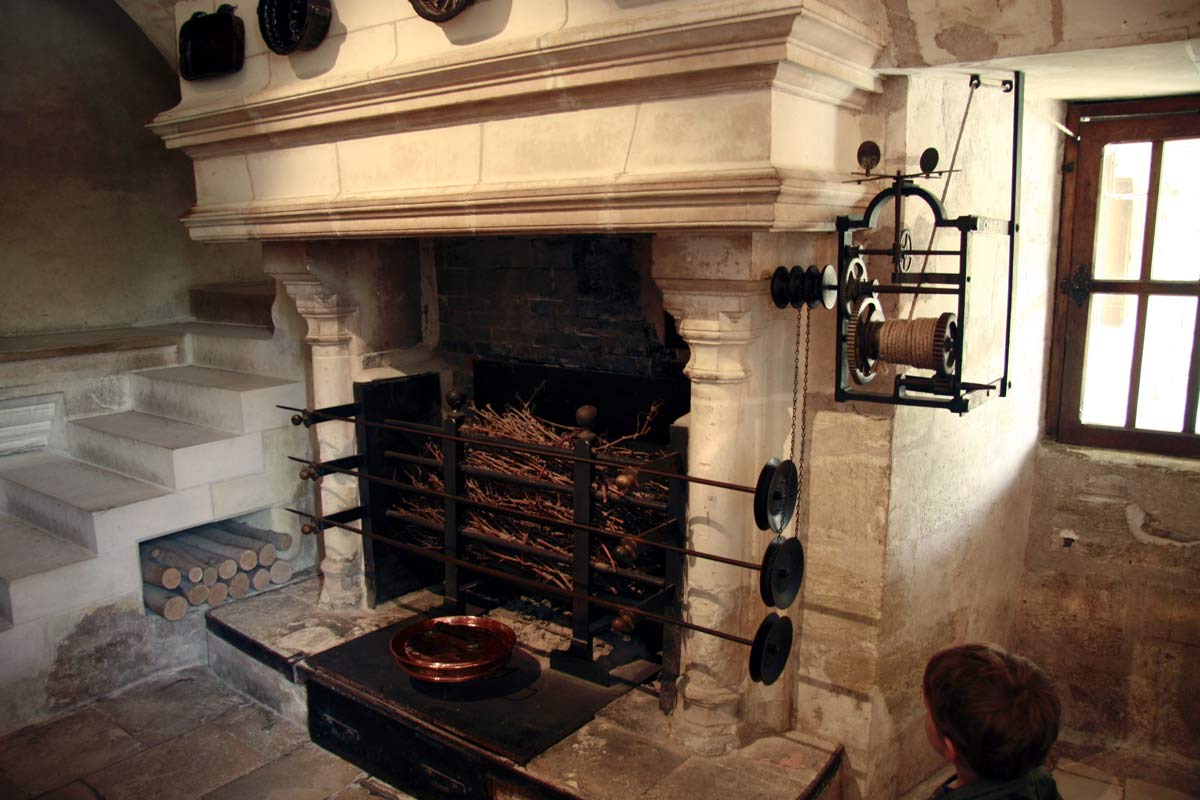 De haard met spit in het kasteel van Chenonceau