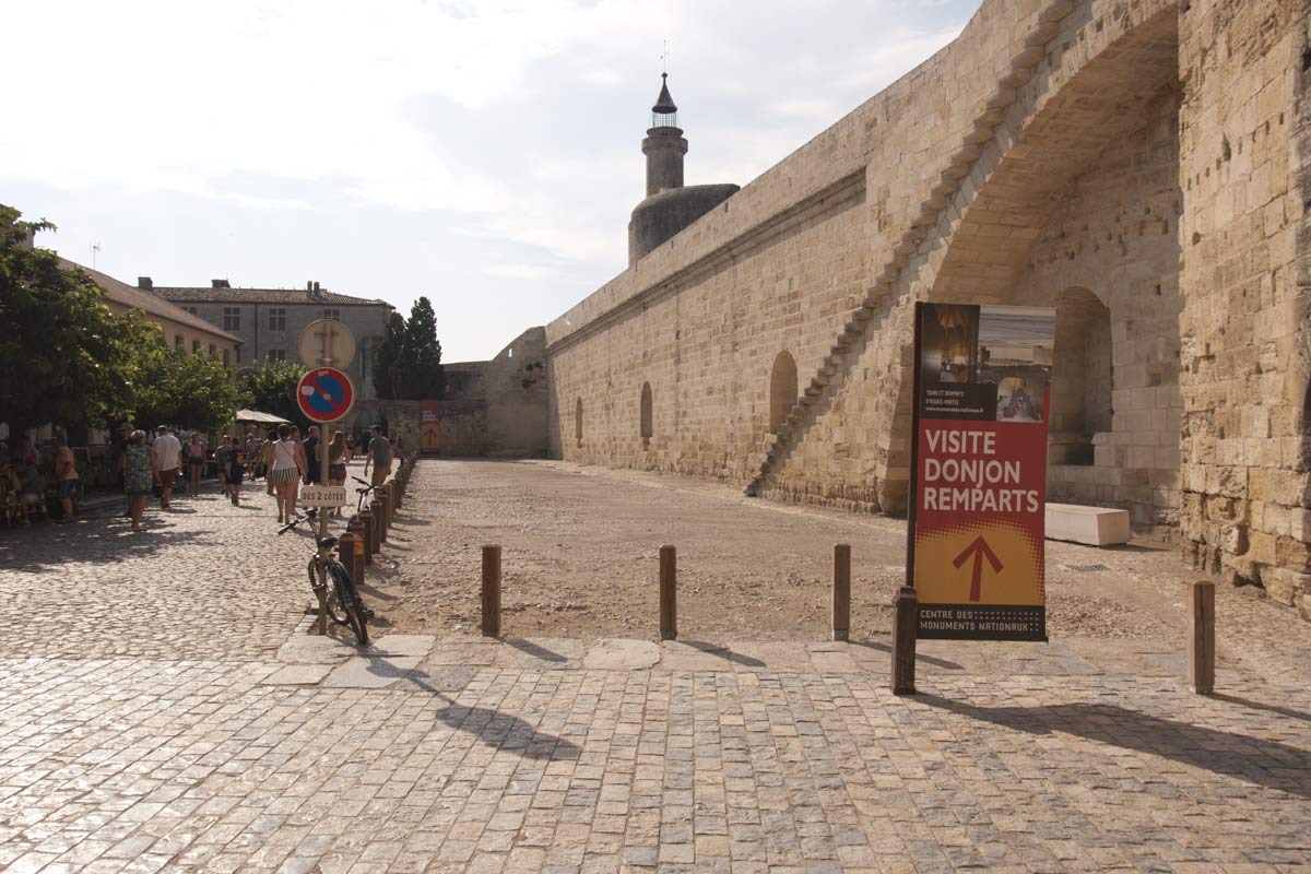 De muren van Aigues-Mortes gezien vanaf de binnenkant