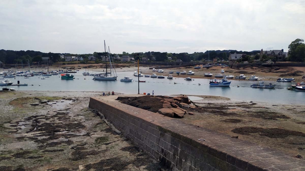 Bootjes in de haven van Ploumanach