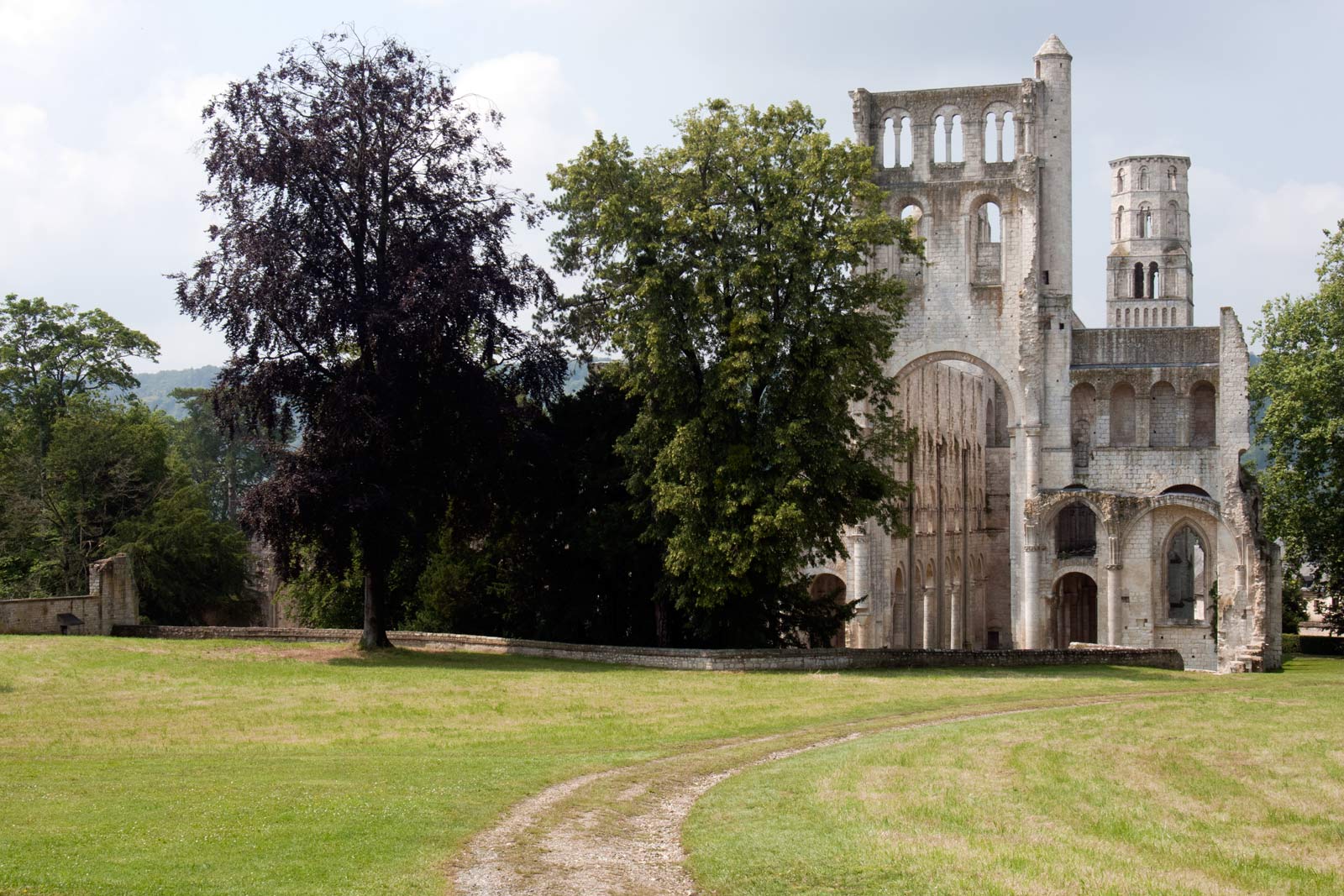 De abdij van Jumièges bij de Seine in Normandië.