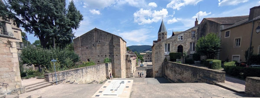 De plek waar ooit de ingang van de abdijkerk van Cluny was