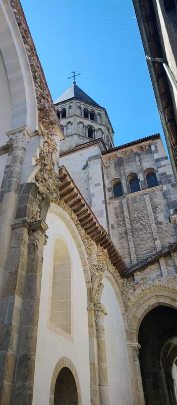 De toren van de kloosterkerk van Cluny