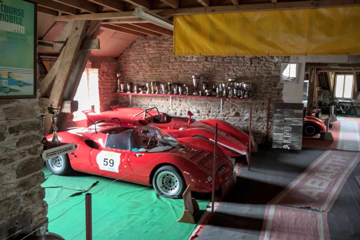 Abarth raceauto's in het kasteel van Savigny-lès-Beaune