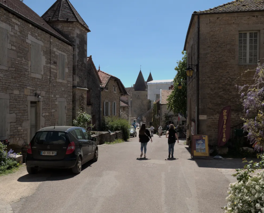 Straat in Chateauneuf en Auxois