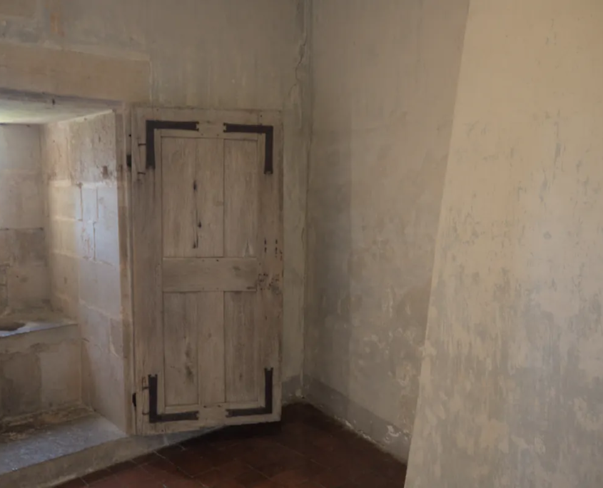 Een oud toilet in het kasteel van Chateauneuf en Auxois