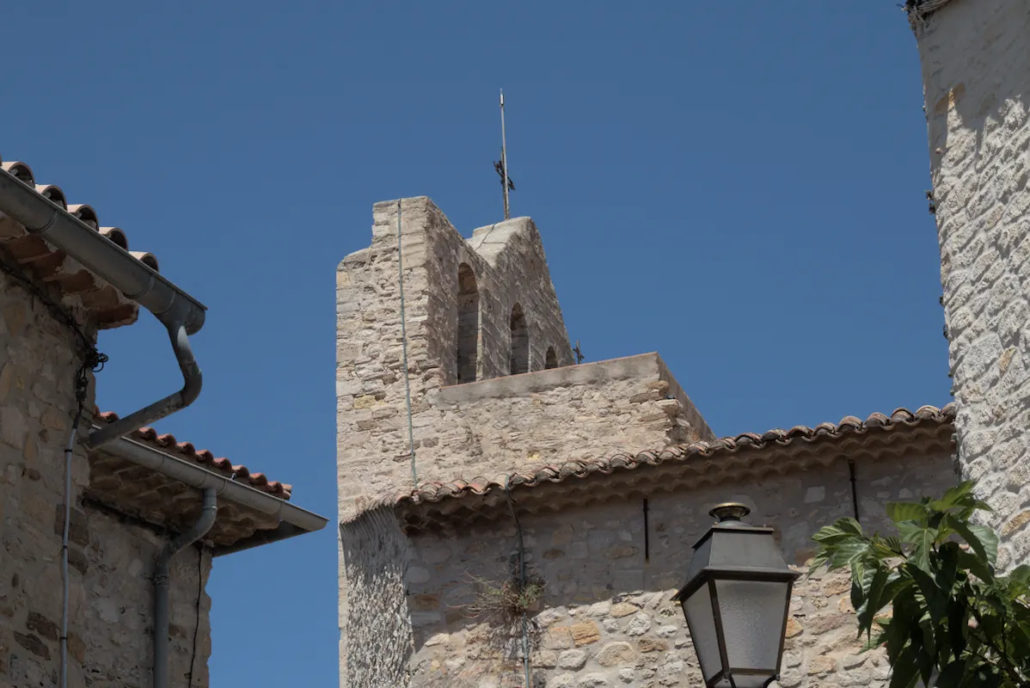 Kerktoren in Le Castellet in het zuiden van Frankrijk
