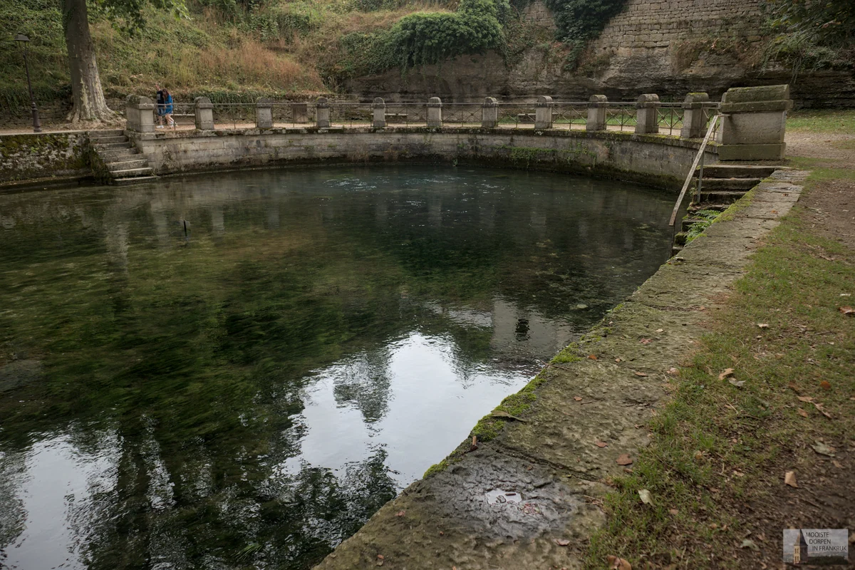 Bèze: Gezellig dorp met een grot in Bourgondië **** | Dorpen in Frankrijk