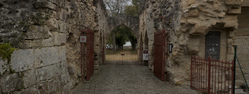 Ingang van het kasteel van Coucy in Picardië, Frankrijk